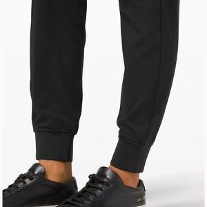 Lulu Ready to Rulu joggers. Size 4.